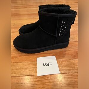 UGG Classic Mini ll Studded/Swarvoski Boots, Size 7 EXCELLENT CONDITION